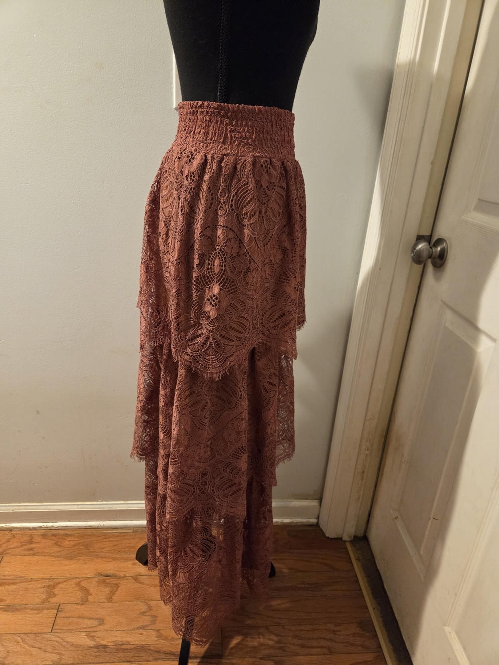 H&M Rust Colored Tiered Lace Maxi Skirt - Picture 4 of 8
